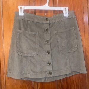 TIMELESS GREEN SKIRT WITH POCKETS